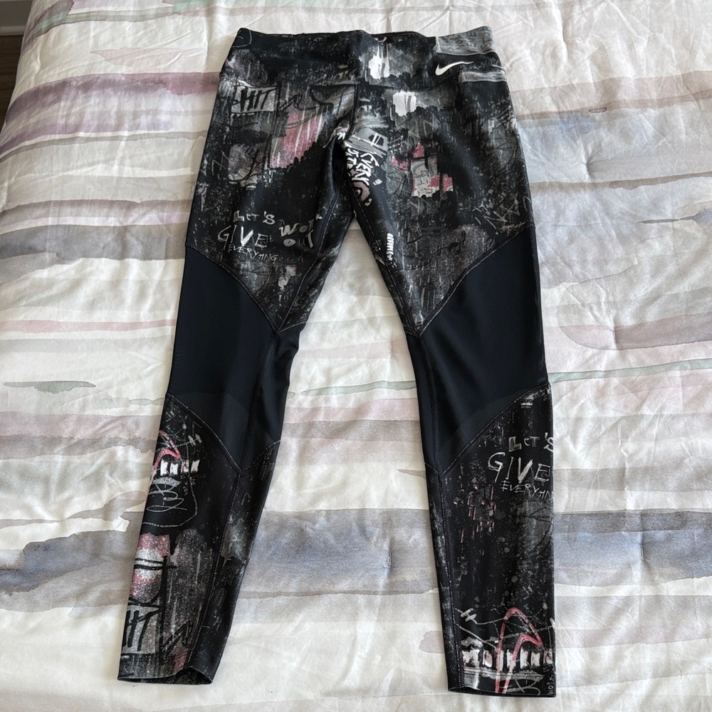 Nike Women's Black Patterned Leggings with Mesh at the knees